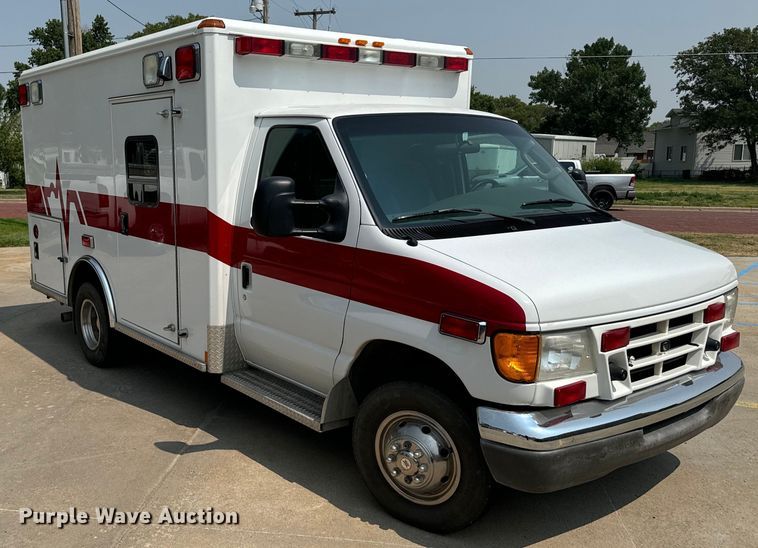 image for item DX3480 2003 Ford E350 ambulance