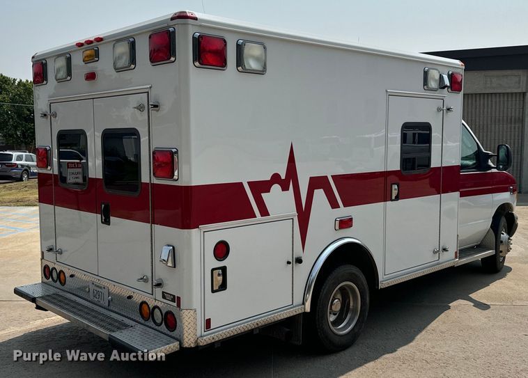image for item DX3480 2003 Ford E350 ambulance