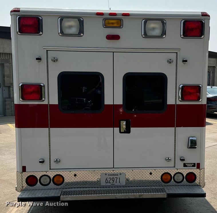image for item DX3480 2003 Ford E350 ambulance