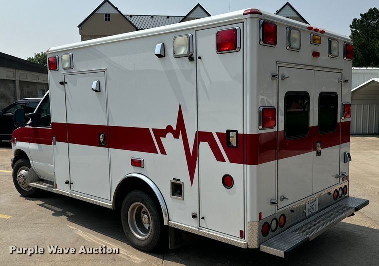 image for item DX3480 2003 Ford E350 ambulance