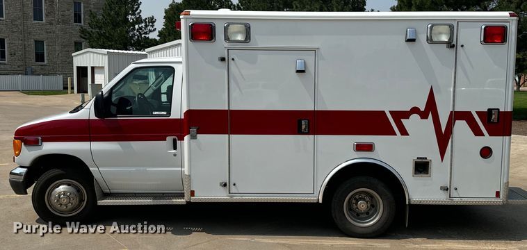 image for item DX3480 2003 Ford E350 ambulance