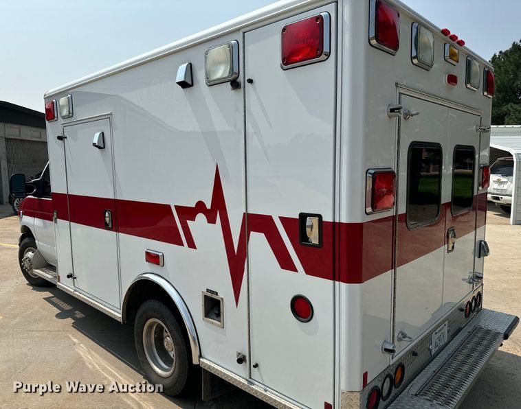 image for item DX3480 2003 Ford E350 ambulance