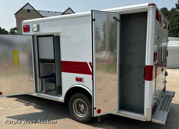image for item DX3480 2003 Ford E350 ambulance