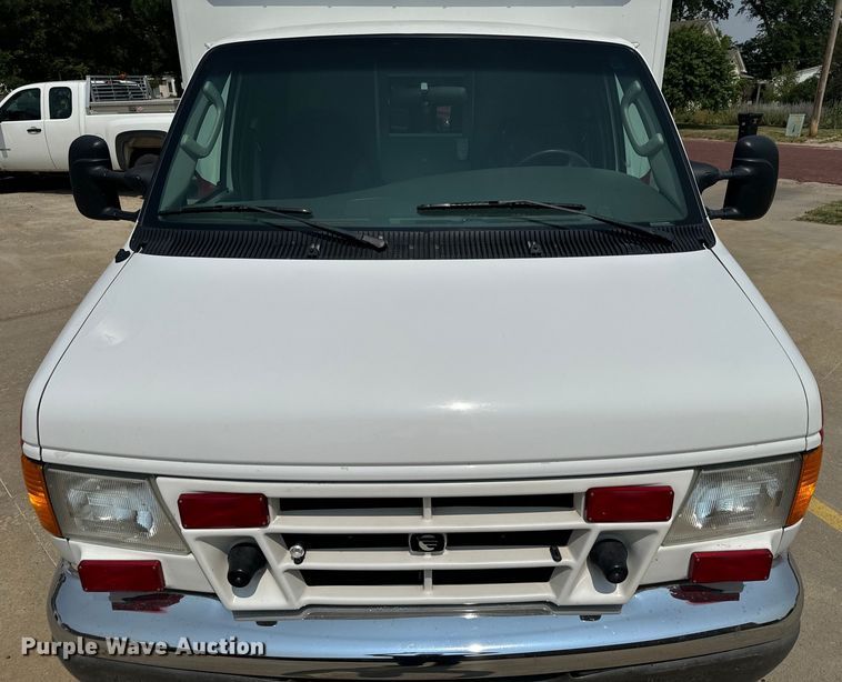 image for item DX3480 2003 Ford E350 ambulance