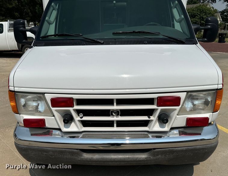 image for item DX3480 2003 Ford E350 ambulance