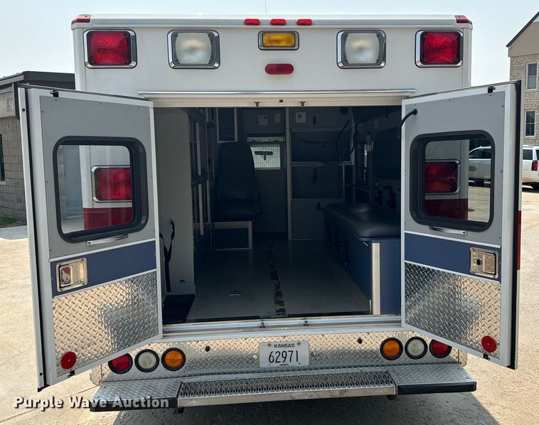 image for item DX3480 2003 Ford E350 ambulance