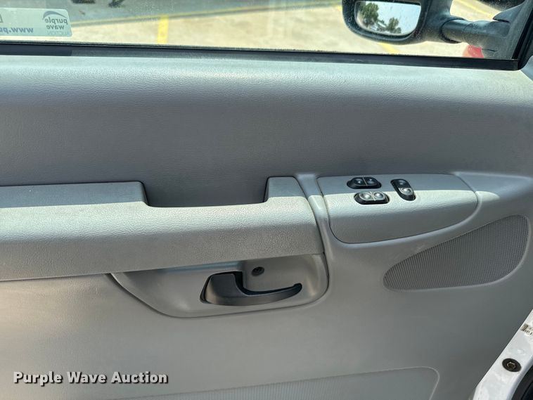 image for item DX3480 2003 Ford E350 ambulance