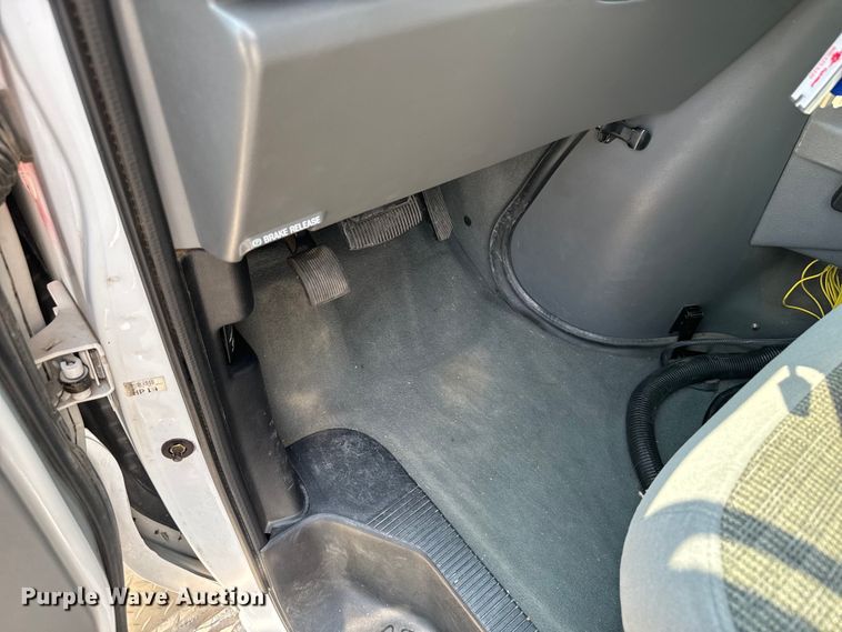 image for item DX3480 2003 Ford E350 ambulance