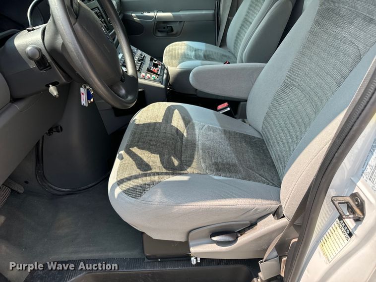 image for item DX3480 2003 Ford E350 ambulance