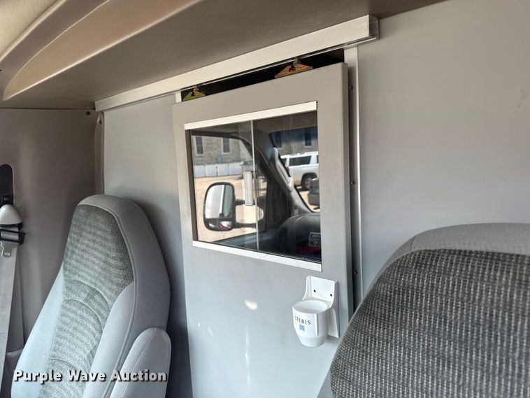 image for item DX3480 2003 Ford E350 ambulance