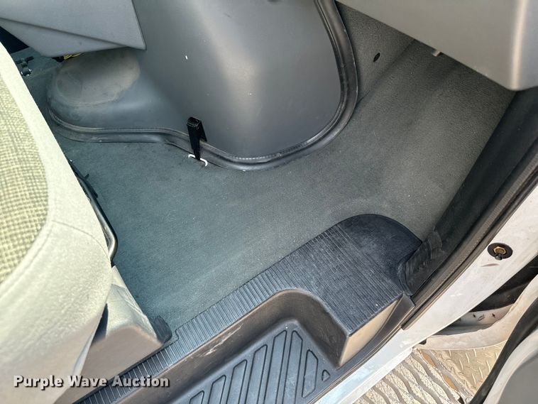 image for item DX3480 2003 Ford E350 ambulance