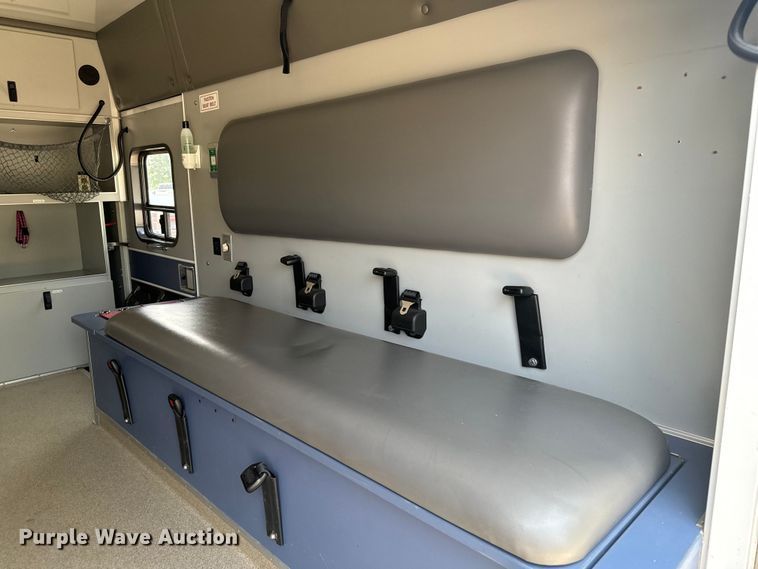 image for item DX3480 2003 Ford E350 ambulance