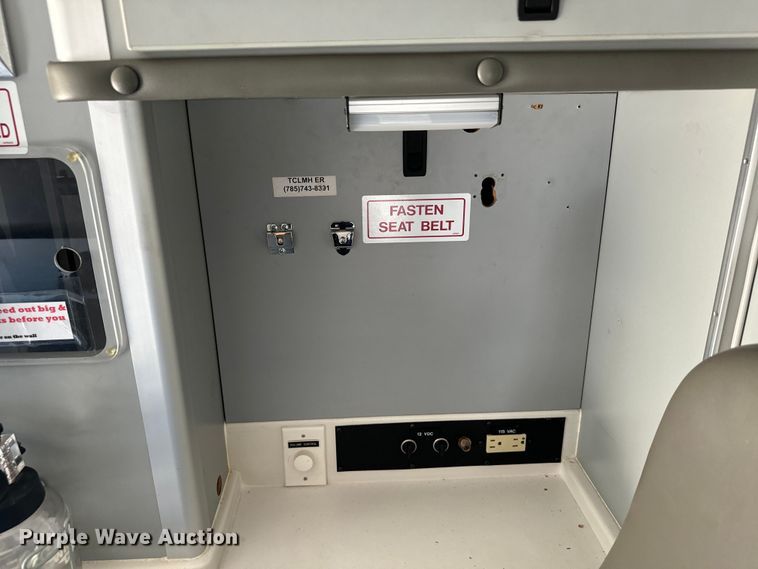 image for item DX3480 2003 Ford E350 ambulance