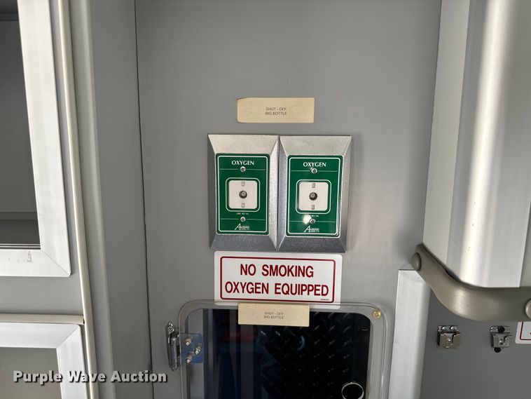 image for item DX3480 2003 Ford E350 ambulance