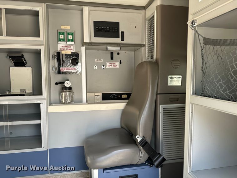 image for item DX3480 2003 Ford E350 ambulance