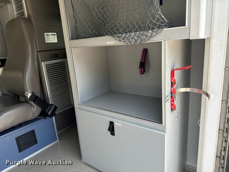 image for item DX3480 2003 Ford E350 ambulance