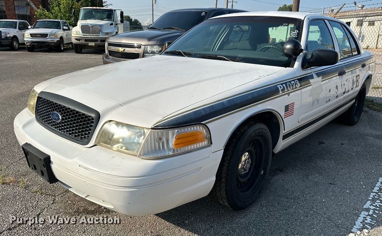 image for item EG0496 2001 Ford Crown Victoria Police Interceptor Police Interceptor Sedan