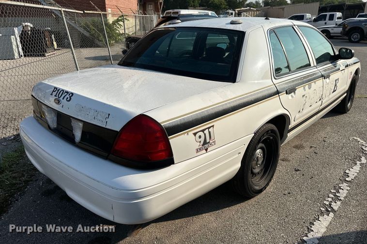 image for item EG0496 2001 Ford Crown Victoria Police Interceptor Police Interceptor Sedan