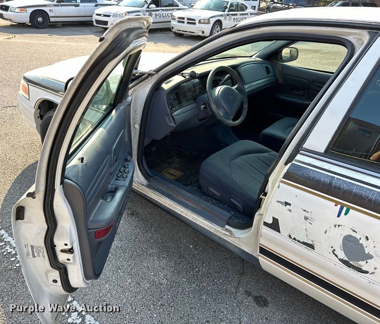 image for item EG0496 2001 Ford Crown Victoria Police Interceptor Police Interceptor Sedan