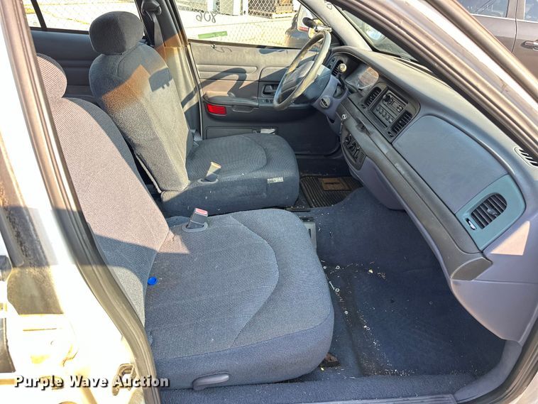 image for item EG0496 2001 Ford Crown Victoria Police Interceptor Police Interceptor Sedan
