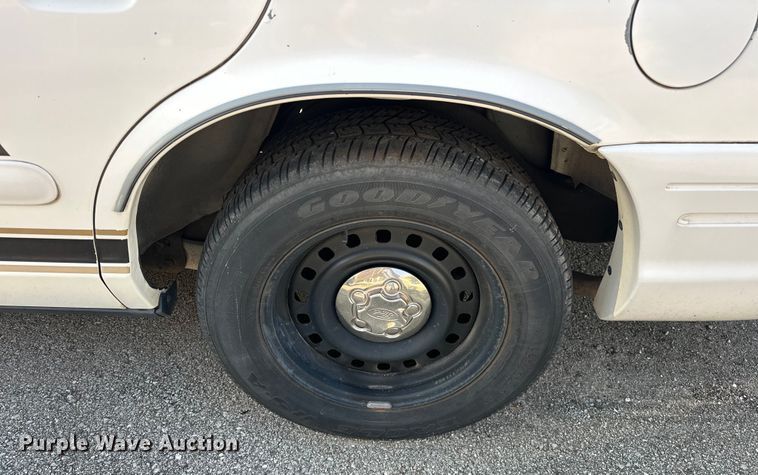 image for item EG0496 2001 Ford Crown Victoria Police Interceptor Police Interceptor Sedan