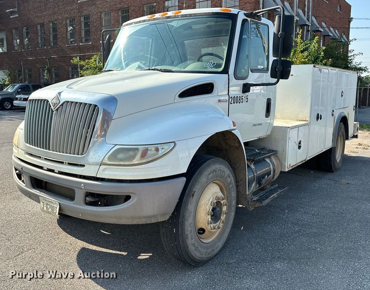 image for item EG0498 2008 International 4400 utility / service truck