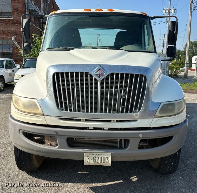 image for item EG0498 2008 International 4400 utility / service truck