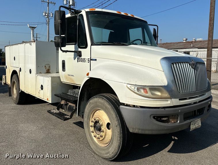 image for item EG0498 2008 International 4400 utility / service truck