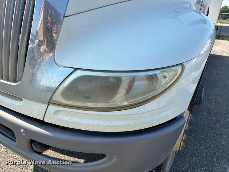 image for item EG0498 2008 International 4400 utility / service truck