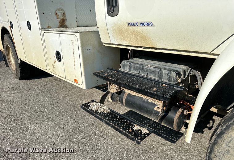 image for item EG0498 2008 International 4400 utility / service truck