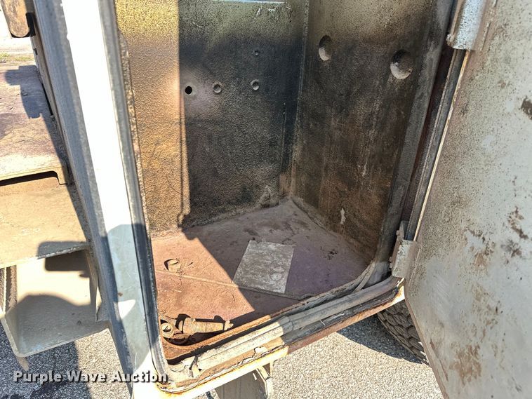 image for item EG0498 2008 International 4400 utility / service truck