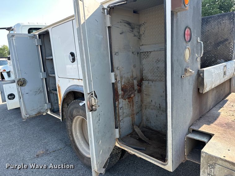 image for item EG0498 2008 International 4400 utility / service truck