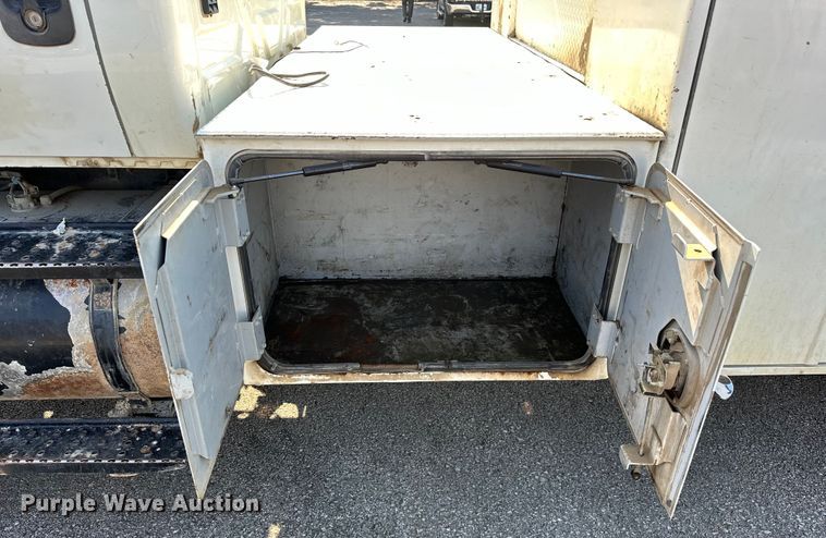 image for item EG0498 2008 International 4400 utility / service truck