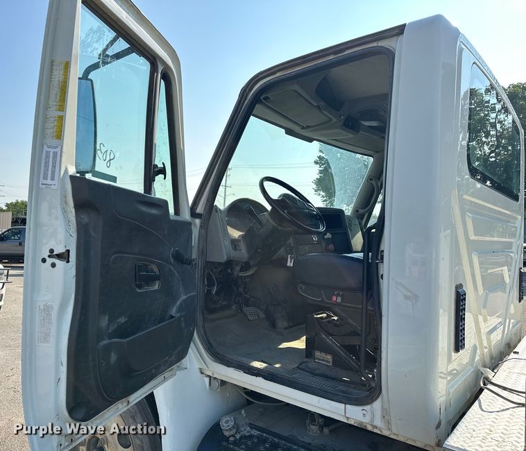 image for item EG0498 2008 International 4400 utility / service truck