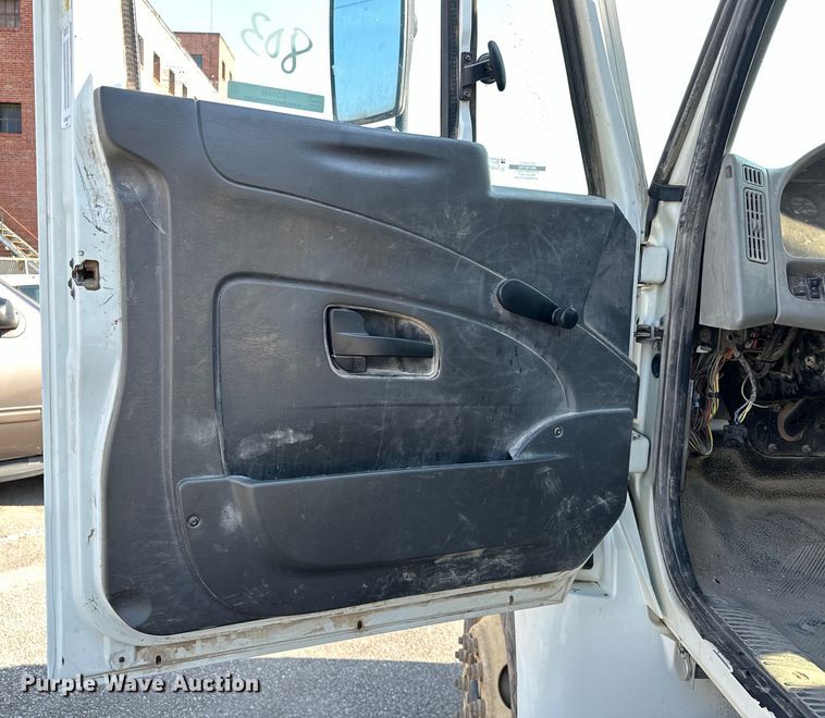 image for item EG0498 2008 International 4400 utility / service truck