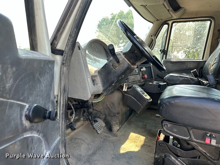 image for item EG0498 2008 International 4400 utility / service truck