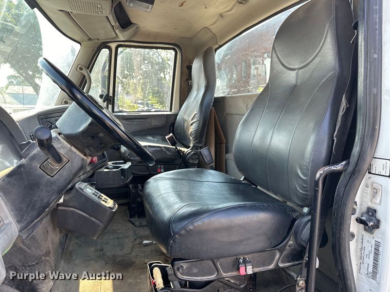 image for item EG0498 2008 International 4400 utility / service truck