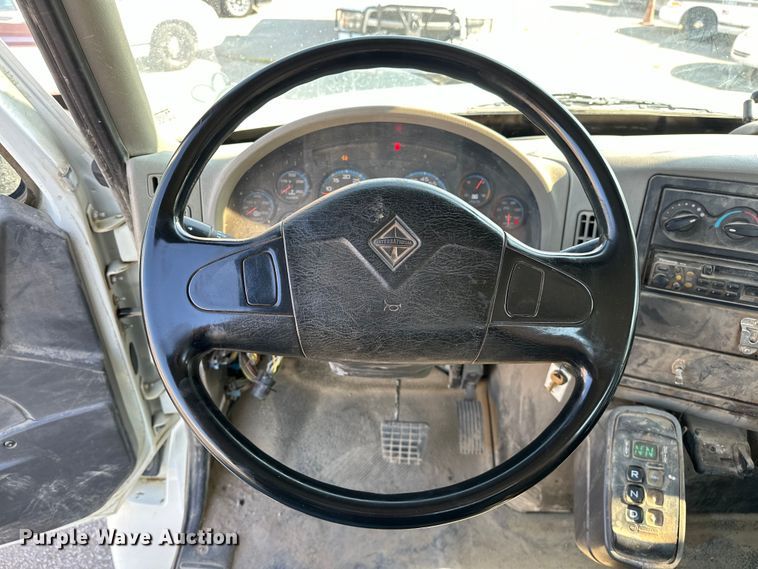 image for item EG0498 2008 International 4400 utility / service truck