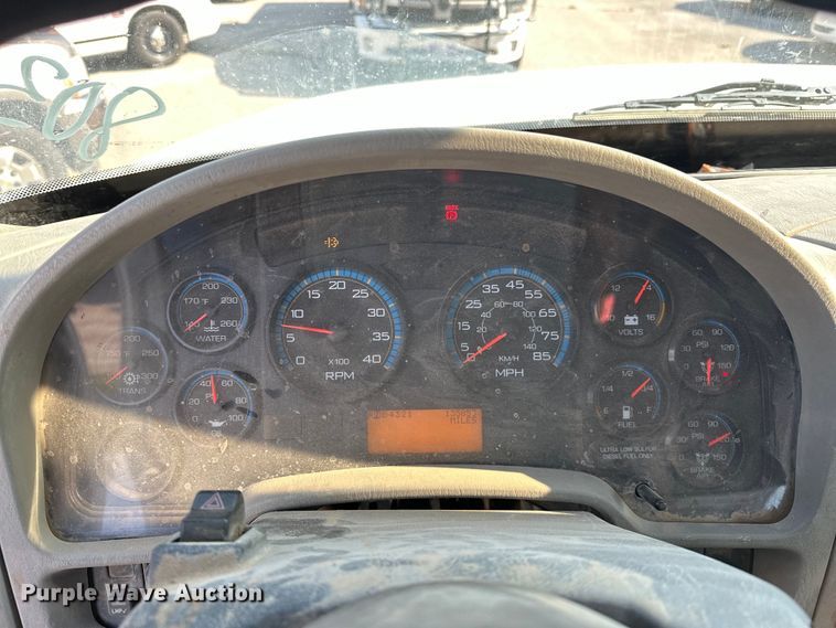 image for item EG0498 2008 International 4400 utility / service truck