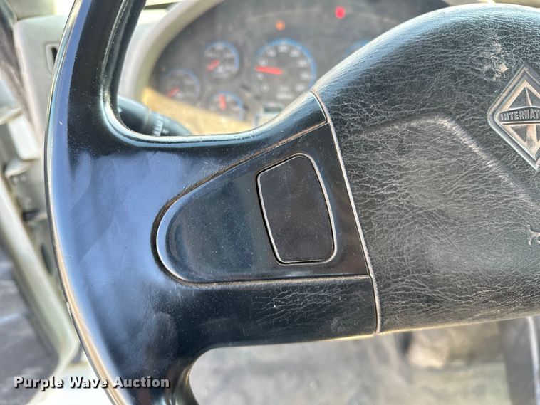 image for item EG0498 2008 International 4400 utility / service truck