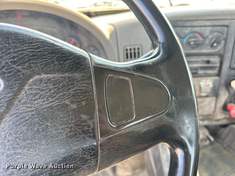 image for item EG0498 2008 International 4400 utility / service truck