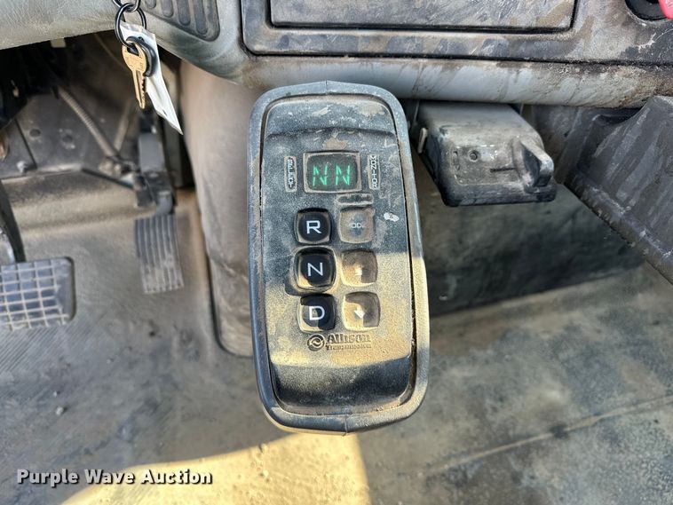 image for item EG0498 2008 International 4400 utility / service truck