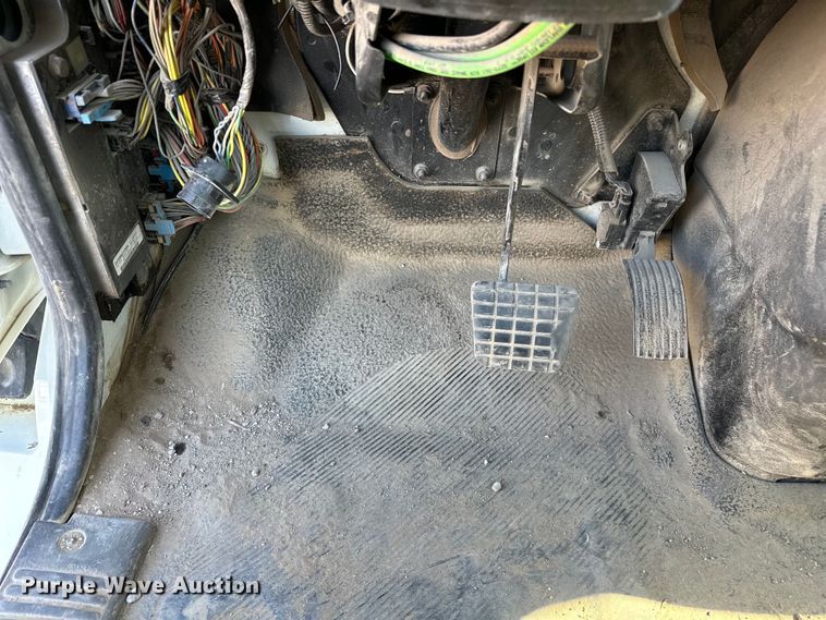 image for item EG0498 2008 International 4400 utility / service truck