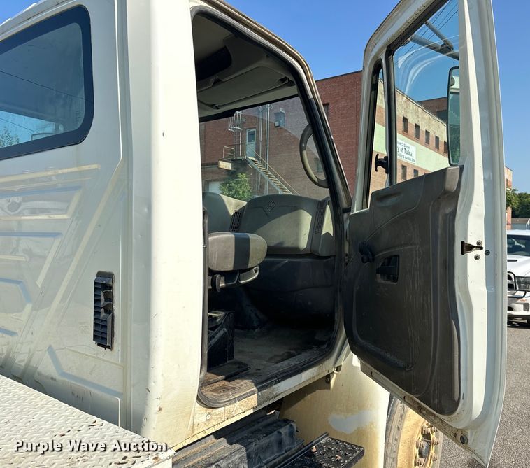 image for item EG0498 2008 International 4400 utility / service truck