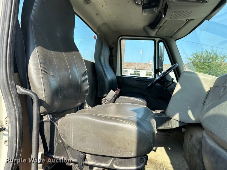 image for item EG0498 2008 International 4400 utility / service truck