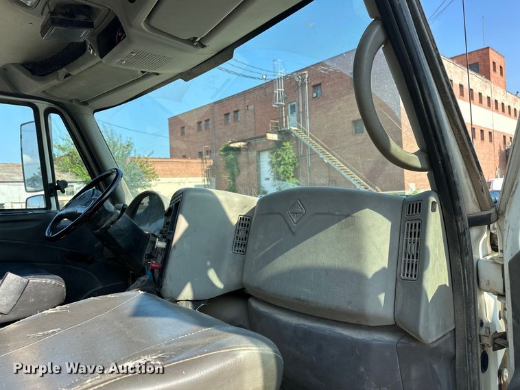 image for item EG0498 2008 International 4400 utility / service truck