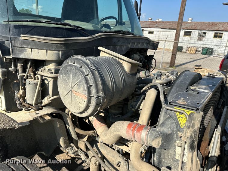 image for item EG0498 2008 International 4400 utility / service truck