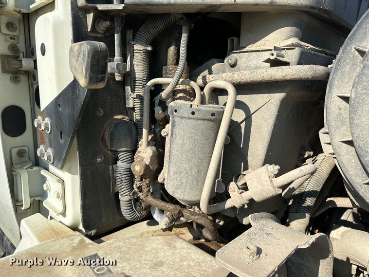 image for item EG0498 2008 International 4400 utility / service truck