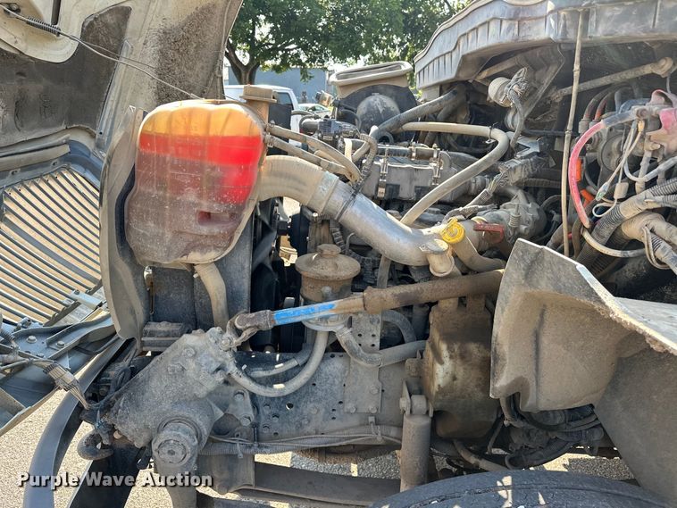 image for item EG0498 2008 International 4400 utility / service truck