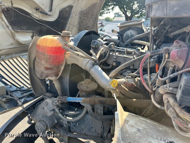 image for item EG0498 2008 International 4400 utility / service truck